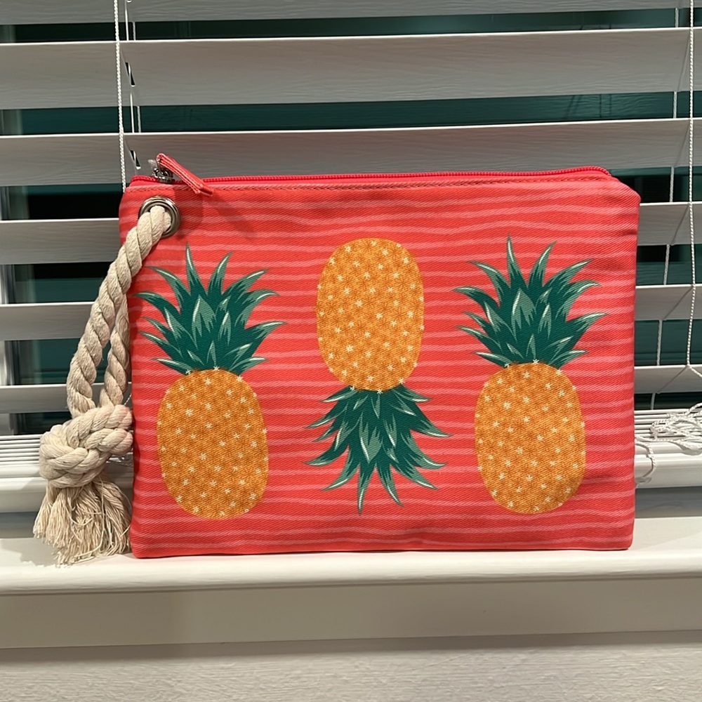 LOFT🍍🍍PINEAPPLE Wristlet Pouch - Picture 4 of 16